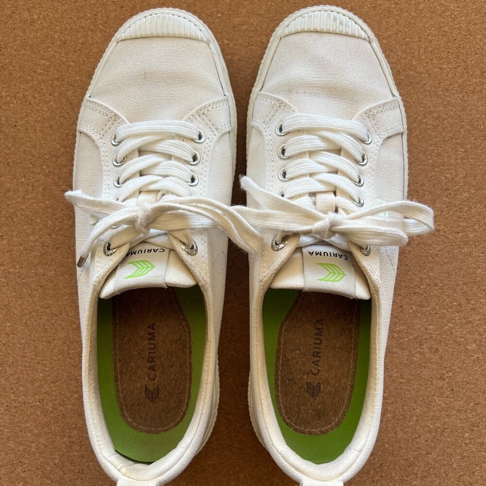 CARIUMA Unisex Low Off-White Canvas Sneakers. Men’s size 9